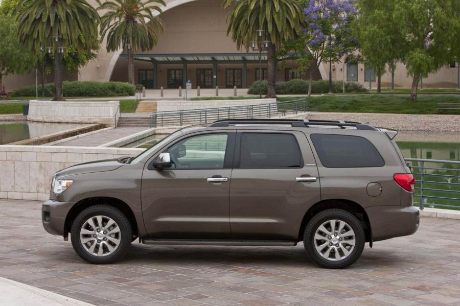  Toyota Sequoia 2013 года  (фото 44 из 50)